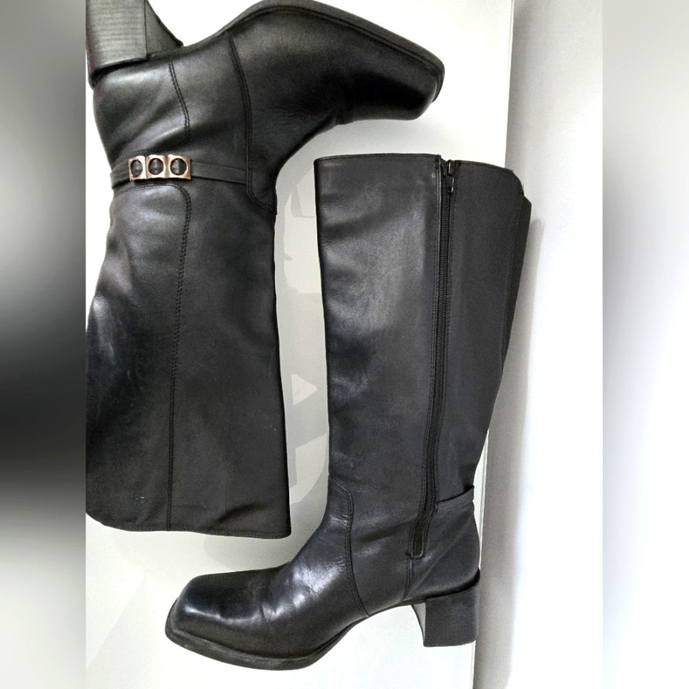 COLLEGE leather square toe block heel boots. Size 9